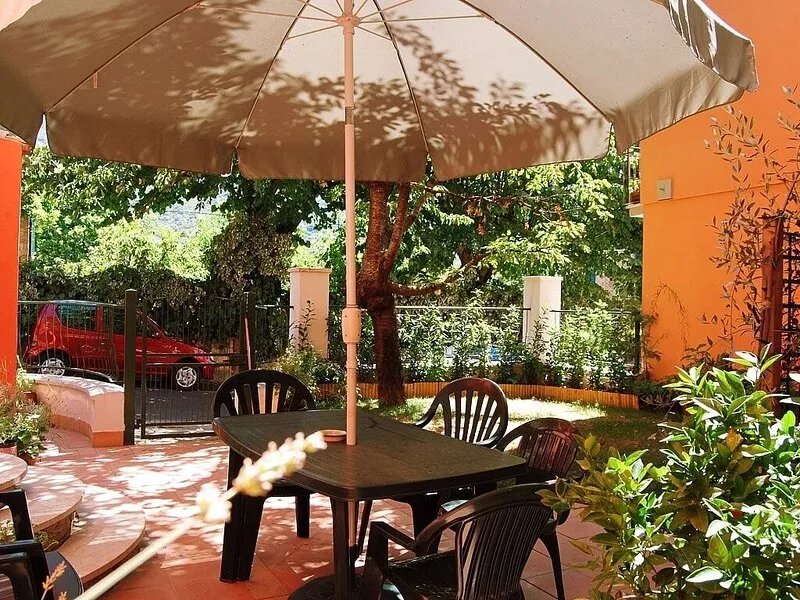 Beautiful spacious 2 bedroom, vacation apartment in Umbrian Town Villa