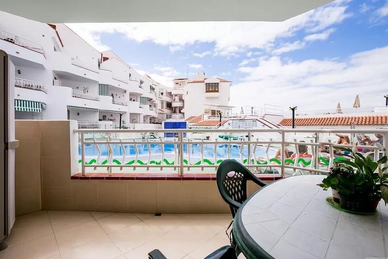 Los Cristianos - FREE WIFI- 2 bed 2 bathroom  Apt  Ground Floor Poolside