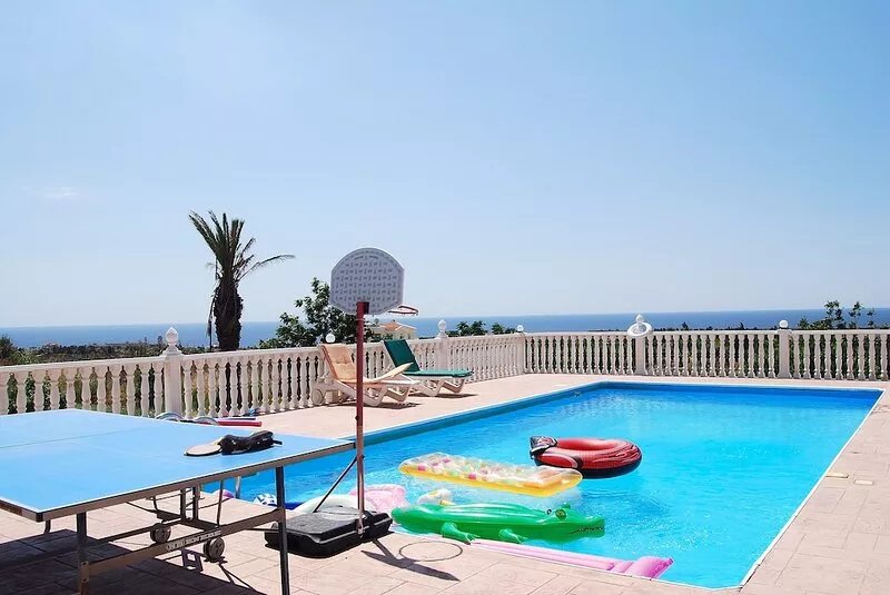 HAPPY DAYS!BOOK NOW YOUR DREAM HOLIDAYS AND GET FREE CAR,FREE AIR-CON,FREE WI-FI