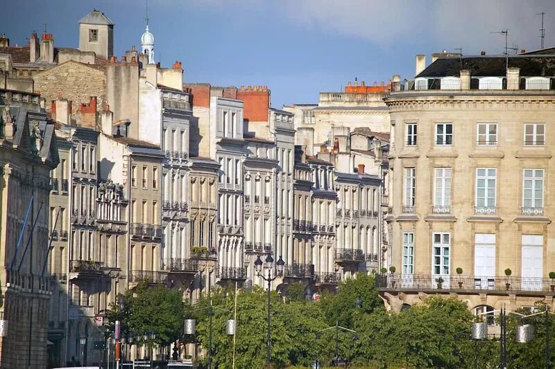Experience Bordeaux's lovely country side on a winery only 25 min from Bordeaux