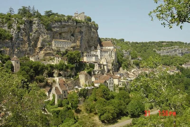 Family-friendly, dog-friendly gite with pool and views near Cahors