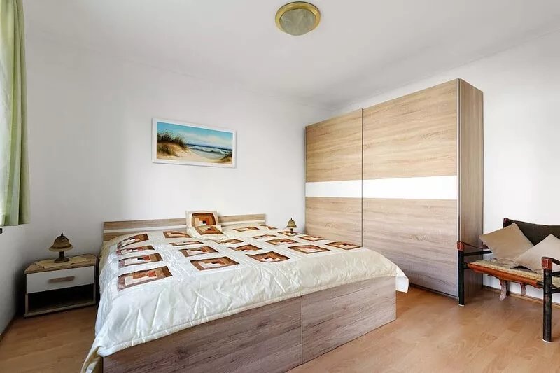 House in city center with garden, pool, terrace, internet