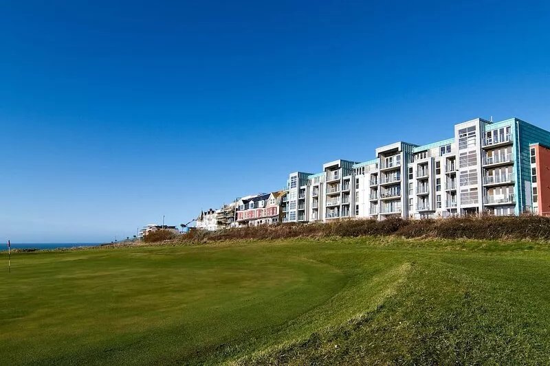 A stylish apartment with fantastic views over Fistral Beach from the spacious