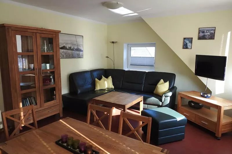 Saalfeld vacation apartment: a cozy retreat with a sea view