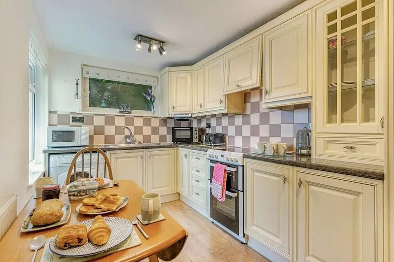 Aurora - Two Bedroom House, Sleeps 4