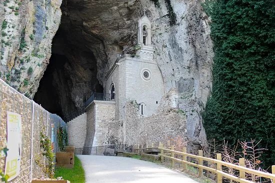 Les Grottes de La Balme