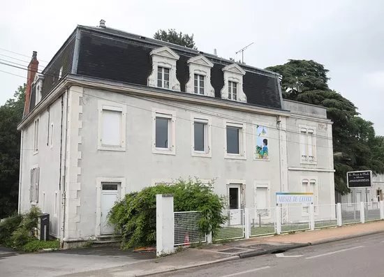 Musee De L'ecole En Chalonnais