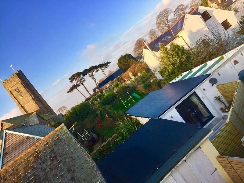 1-bedroomed self contained garden annexe with private courtyard & close to beach