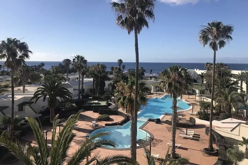 Top floor apartment with amazing ocean views