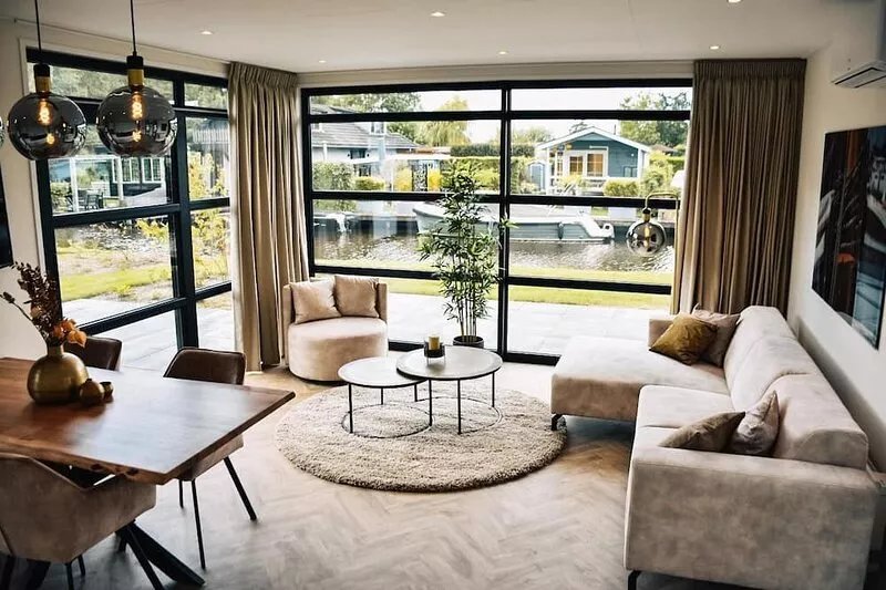These luxurious, nice, and detached vacation villas for 4 people all have a