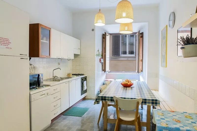 Campo dei Fiori-Pettinari, confortable, large, w elevator.