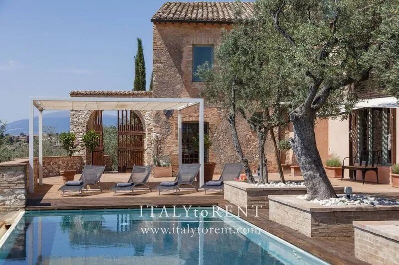 Historic country villa, contemporary interiors. Infinity pool. Air conditioning
