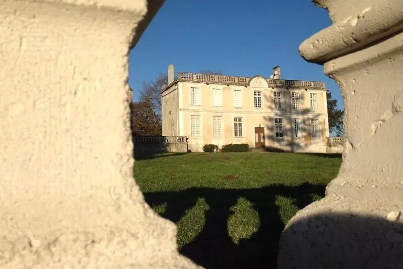 Chateau Apartment With Large Terrace Set Within Managed Grounds With Heated Pool
