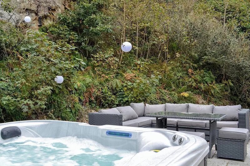 4 bedroom accommodation in Morfa Bychan, near Porthmadog