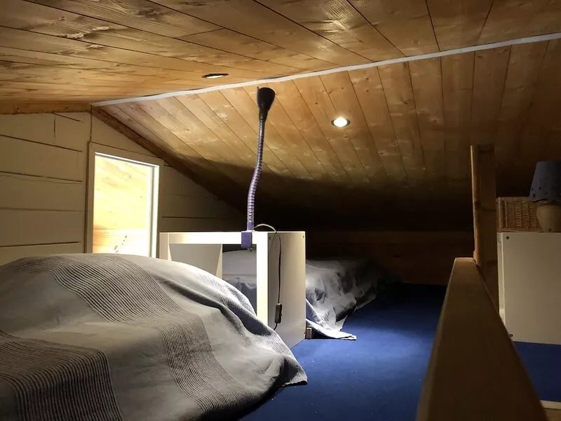 Chalet in the countryside 4 km from the ocean... with tennis court on site!