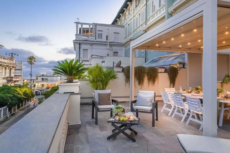 Beachfront 3 Bedrooms Apartment with Terrace in Viareggio