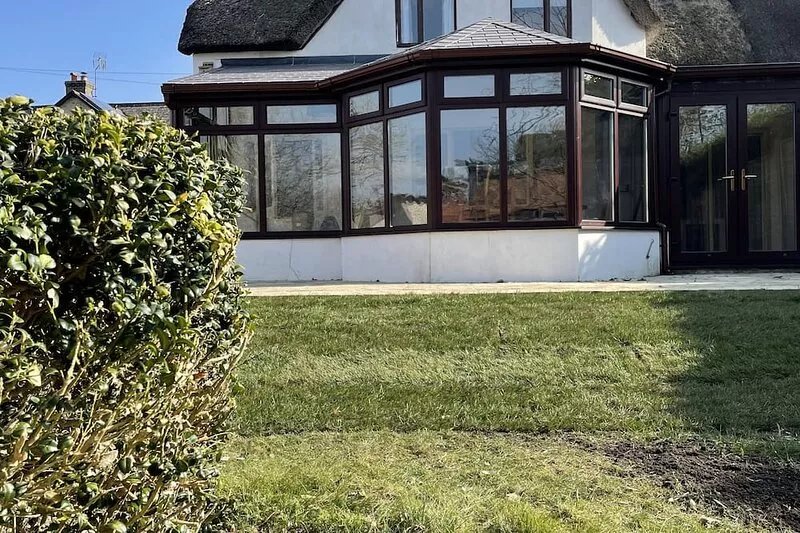 Newly refurbished thatched cottage in beautiful sleepy village