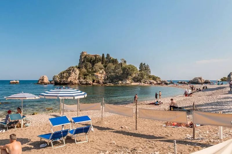 Villa Schisò, exclusive location on the sea, with pool, near Taormina