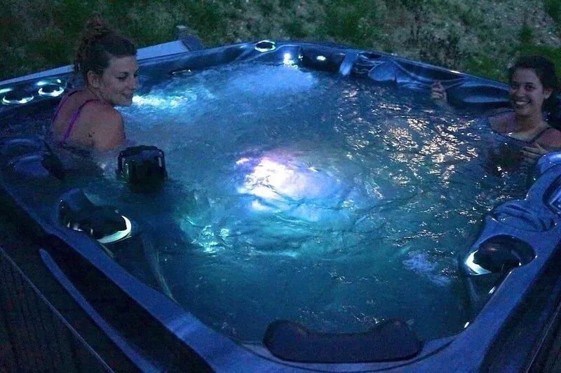 New log cabin 4* 10/12 persons in MOUNTAIN WIFI JACUZZI