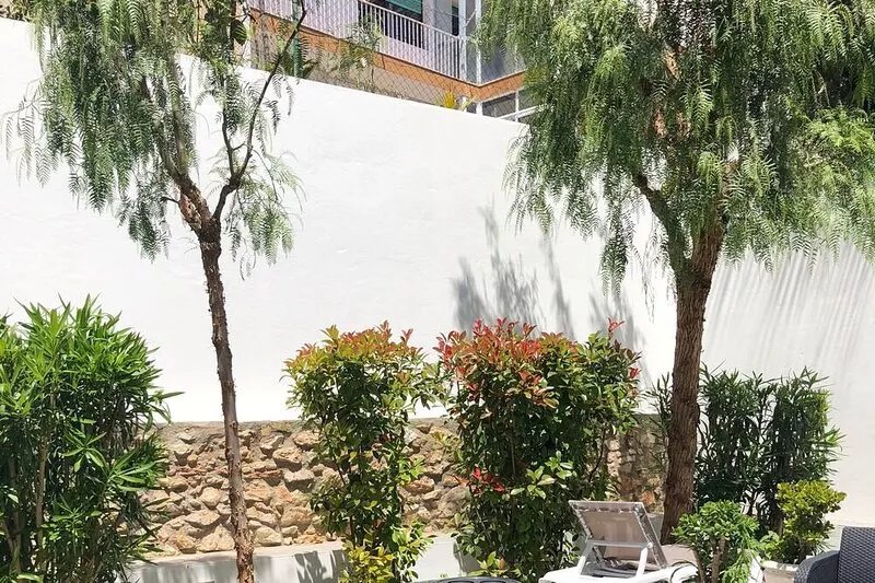 SUPERB SEAFRONT TERRACE APARTMENT