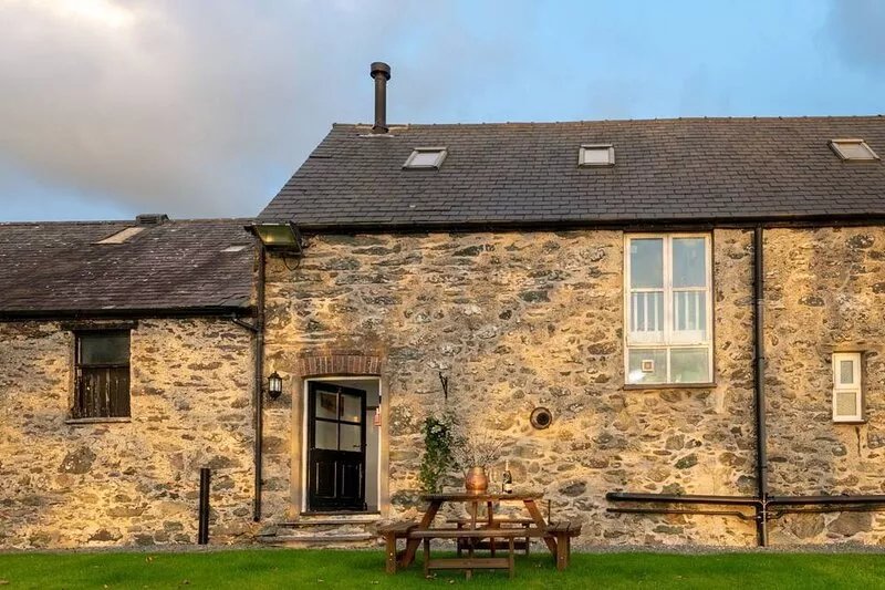 Bryn Lon Bach: Pet-friendly retreat in Caergeiliog, sleeping 4 guests