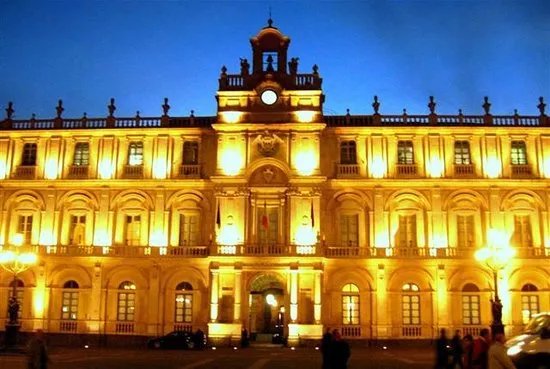 Piazza Universita
