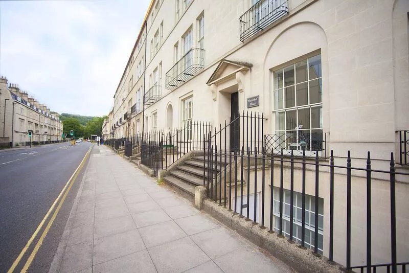 Herschel Place -  stylish and contemporary 1 bed apartment - with parking