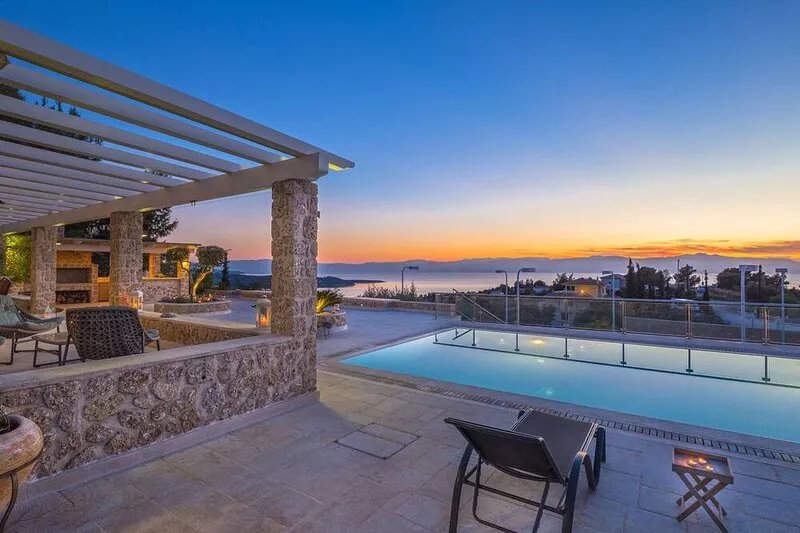 Secluded, Gorgeous villa with private pool and tennis court