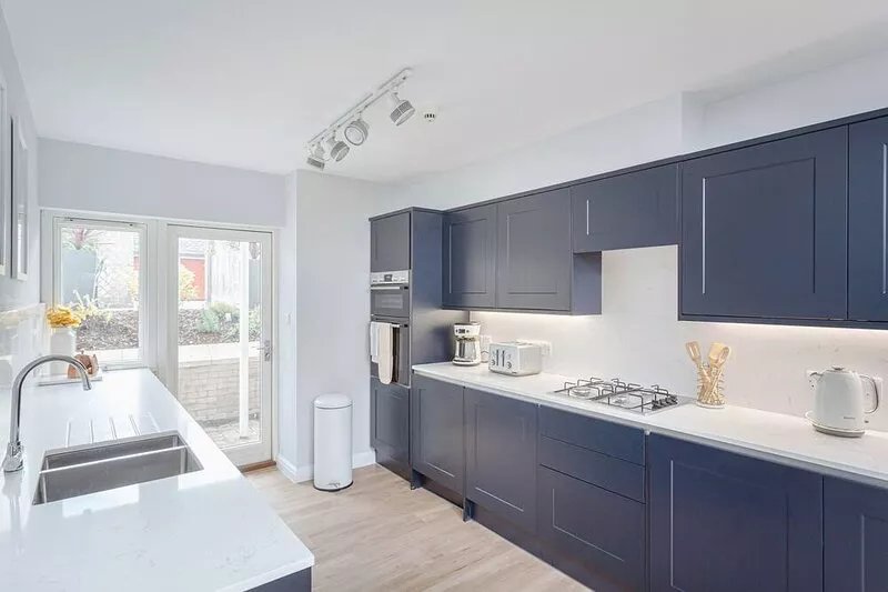3 Bedroom Jesus Green Townhouse with Parking