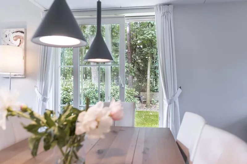 A spacious and pleasant house in the woods of Beekbergen. Free WiFi.
