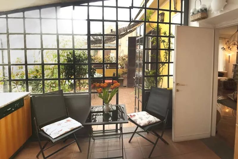 Large romantic apartment near Trastevere with terrace 5 min. from park