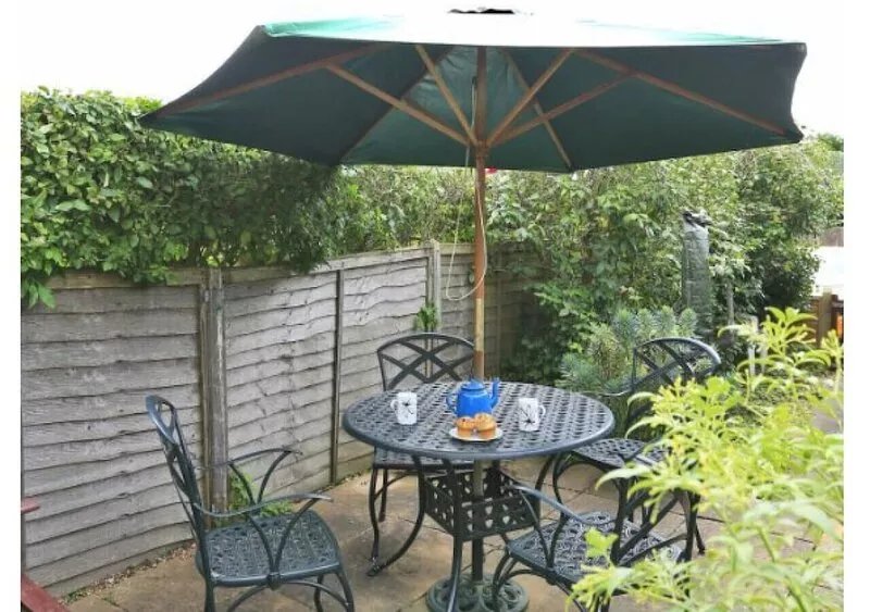 8 Park Road - Two Bedroom House, Sleeps 2