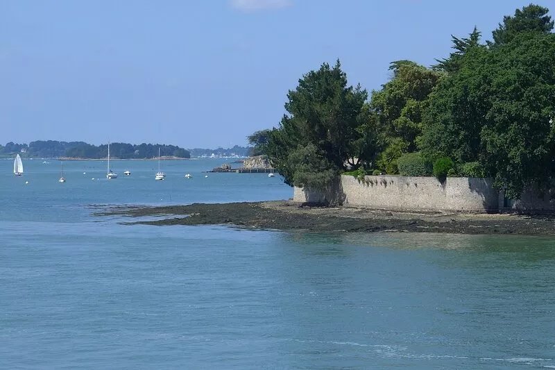 Port Valves & access to the Morbihan Gulf charm of downtown histor