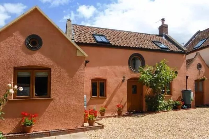 THE OLD STABLE, family friendly, with open fire in Weston-Super-Mare