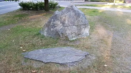 Skulptur "Bergteile"