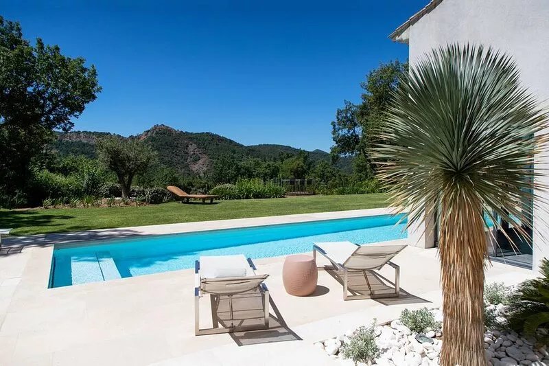 Superb modern villa with  view in a green setting,  4 bedrooms & 3 bathrooms