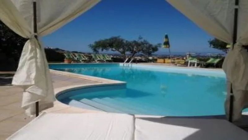 Multi-room apartment x 10 people in resort