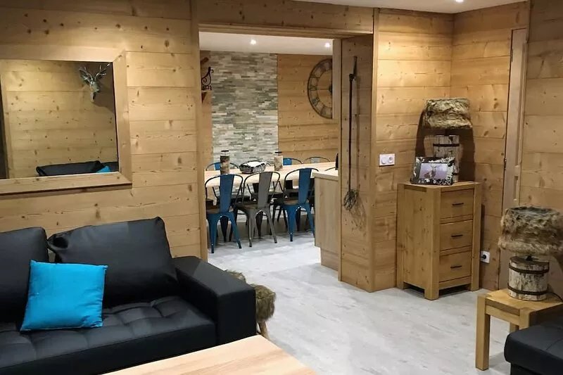CHARMING 96m2 APARTMENT ON THE SLOPES (SLEEPS 12, 5 SHOWERS 3 WC) VAL THORENS