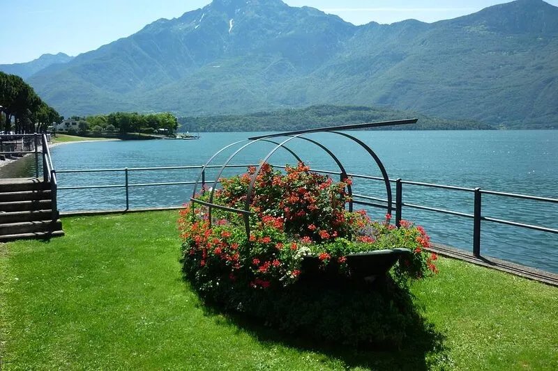 Villa for relaxing holidays with magnificent views of Lake Como