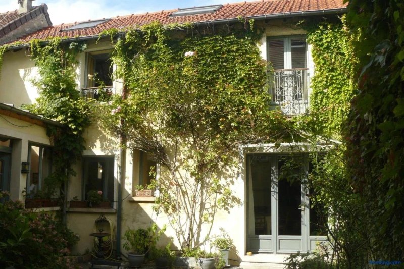 Porte de Paris B&B