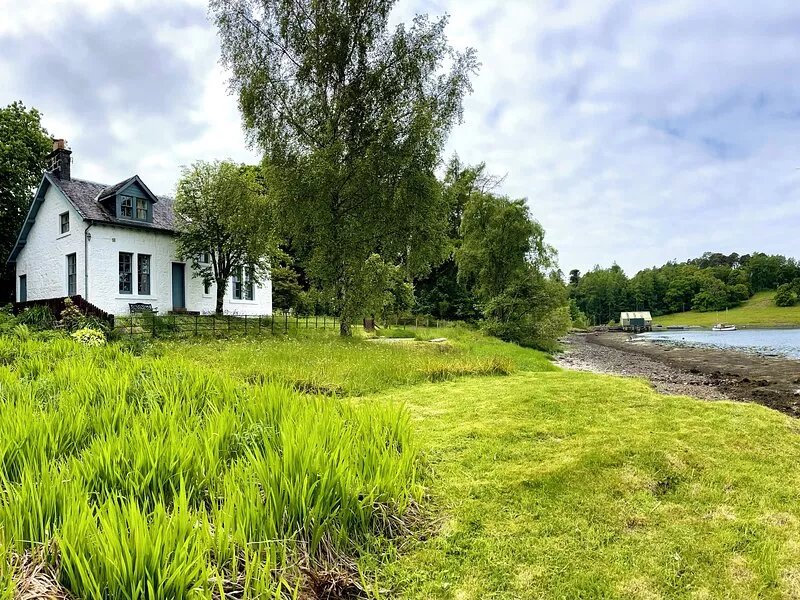 RHUNACAIRN, pet friendly, with open fire in Oban