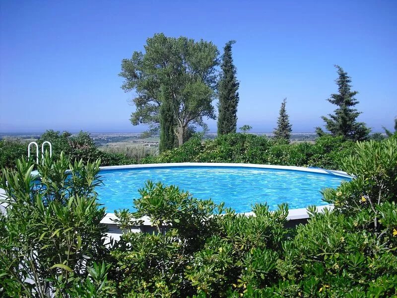 Apartment in a country house in the hills overlooking the sea with a large park
