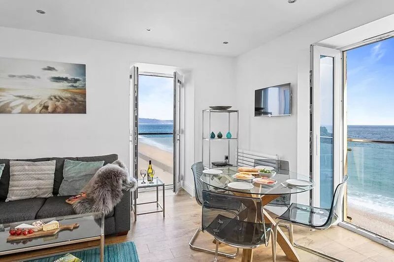 14 At The Beach, Torcross -  an apartment that sleeps 4 guests  in 2 bedrooms