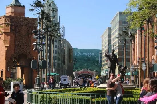 Hollywood Pictures