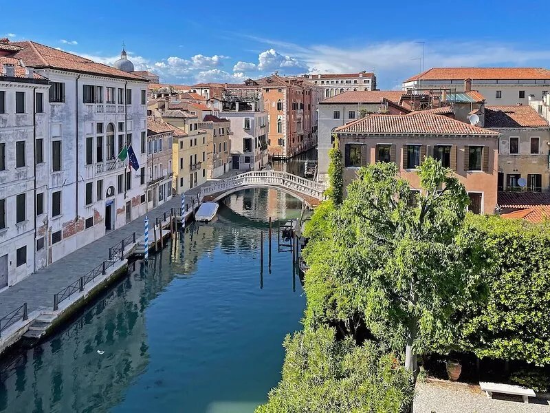 Elegant 6 Bedroom Penthouse with Terrace and Canal View