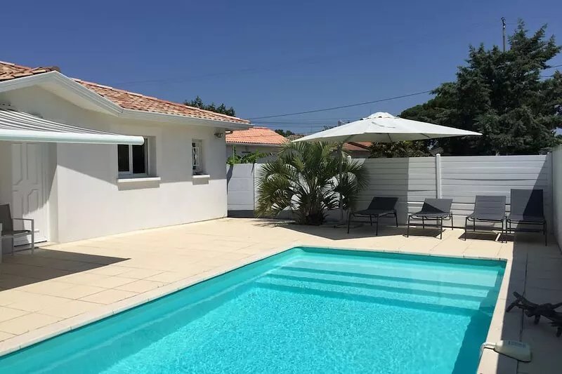 At the edge of the Arcachon basin, recent villa 4/6 persons with swimming pool