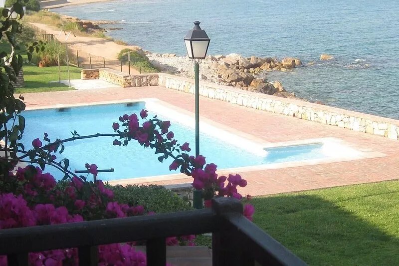 TOWNHOUSE IN 1ST LINE SEA WITH AIR CONDITIONING AND WIFI