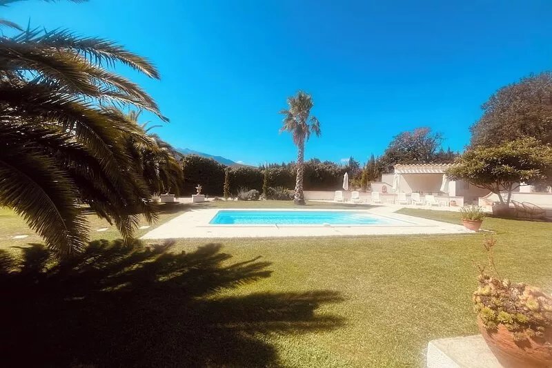 Grande Villa Dans les Vergers de Pêchers