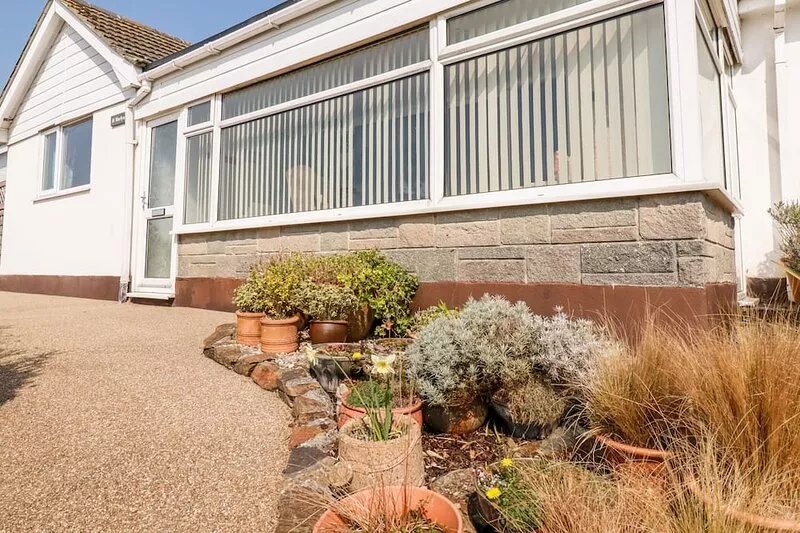 HARLYN, pet friendly, character holiday cottage in Mevagissey