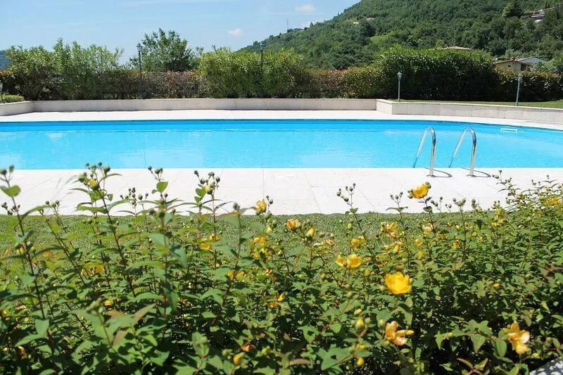 Little terraced house on the green hills above Salò - Blue House